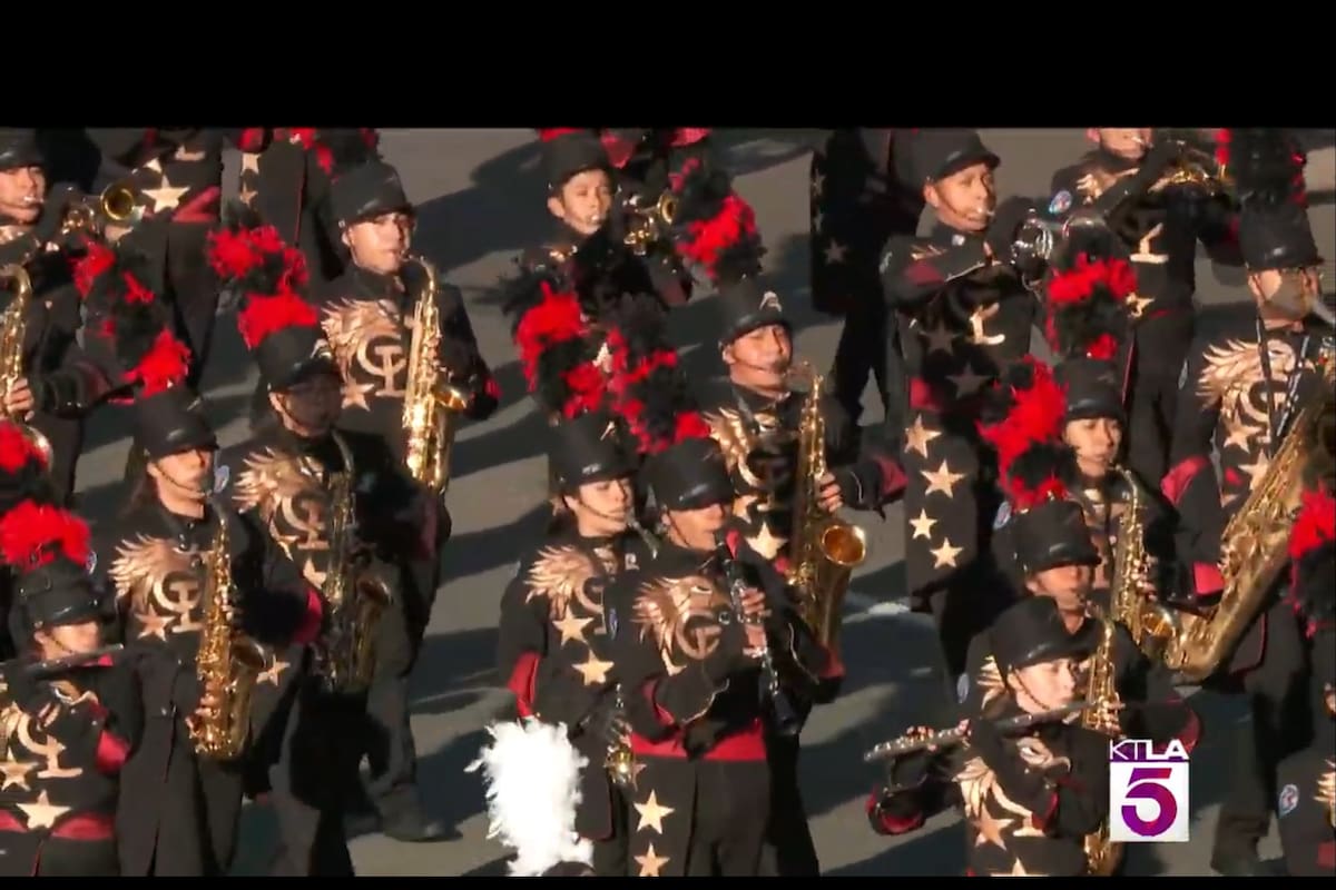 The Aguiluchos Marching Band, la primera banda mexicana que participó en el Desfile de las Rosas