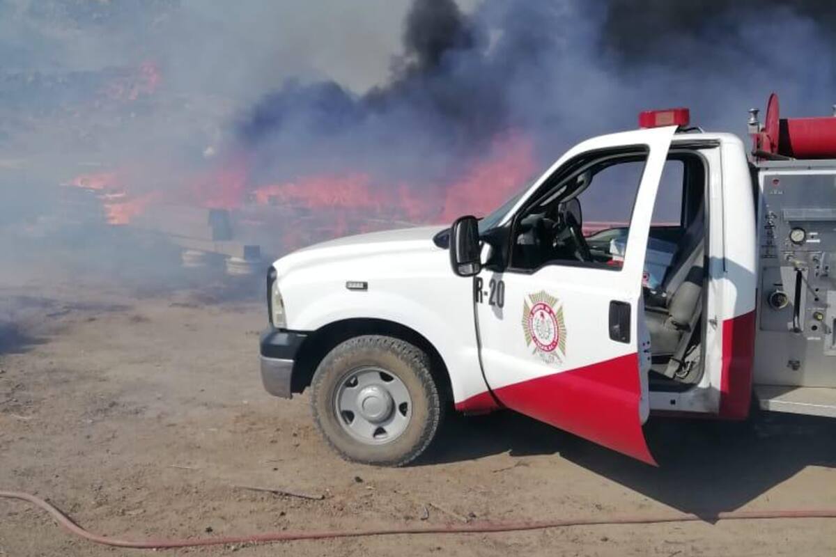 Bomberos de Tecate sofocan incendio forestal en la zona rural