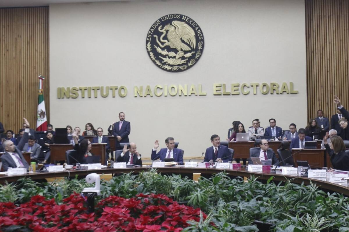 INE advierte que no entregará datos biométricos a Gobierno federal