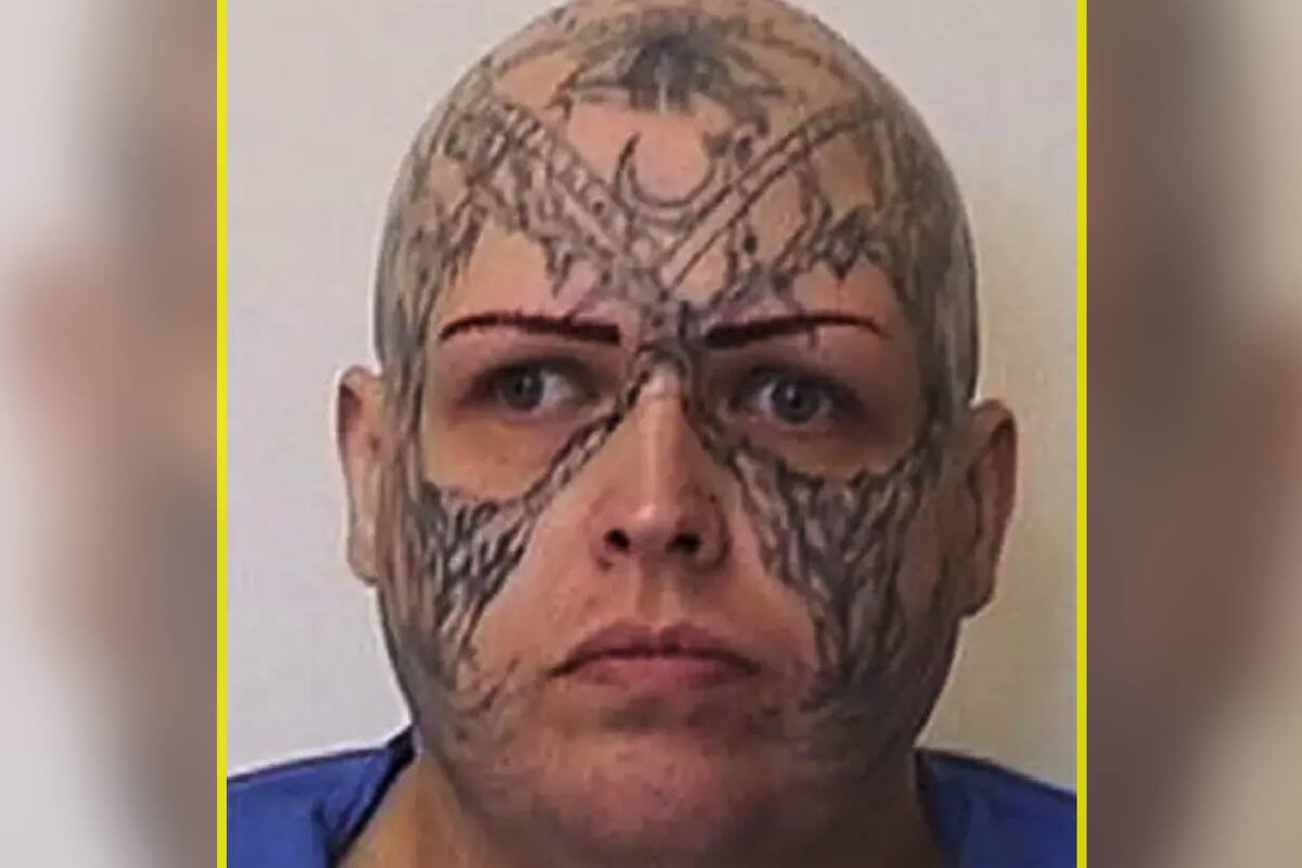 Reclusa musulmana transgénero que cumple condena por matar a una bebé de 11 meses presenta demanda por no permitirle usar hijab en prisión