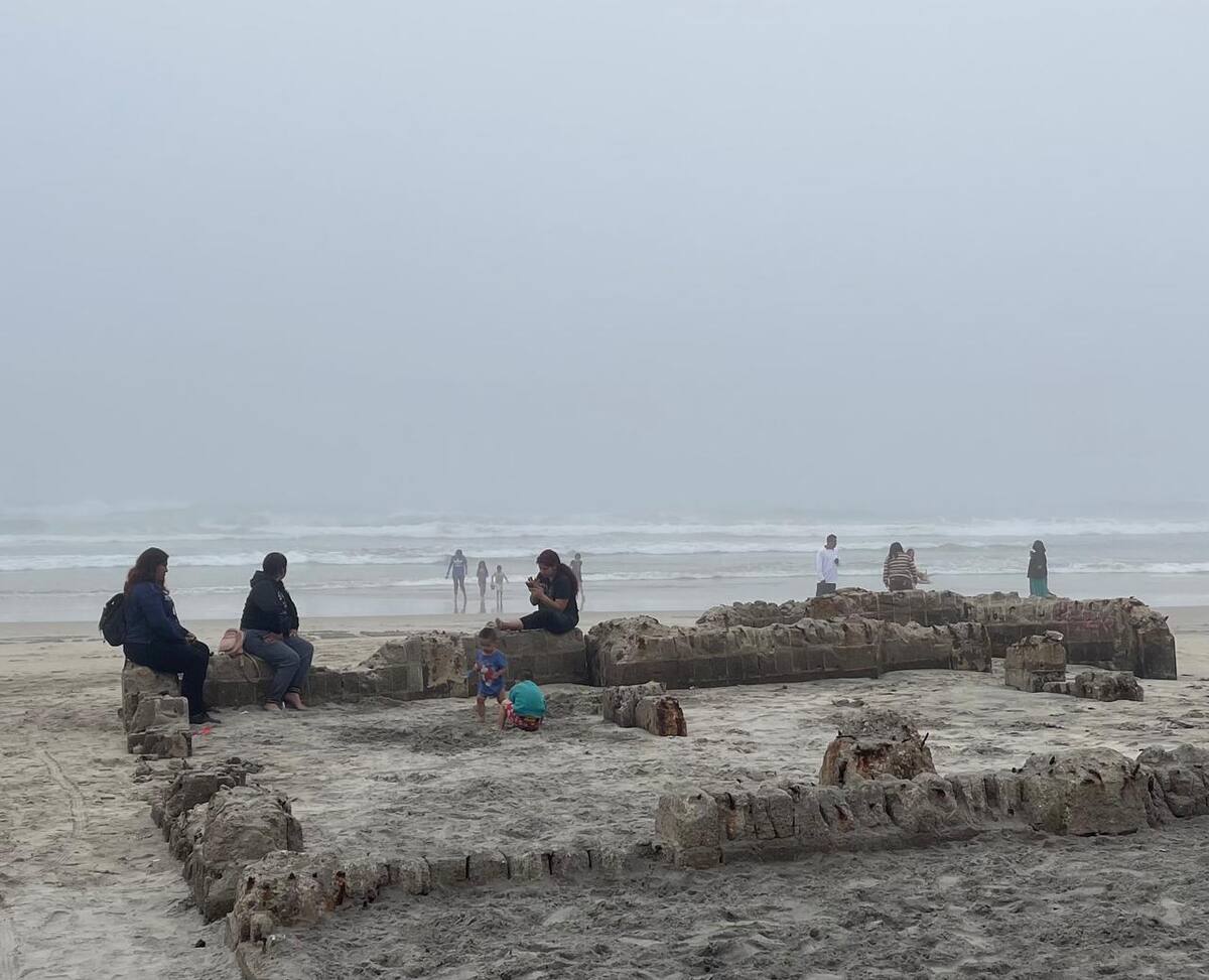 El tramo Norte de la playa centro de Rosarito se encuentra contaminado. Foto: Carmen Gutiérrez