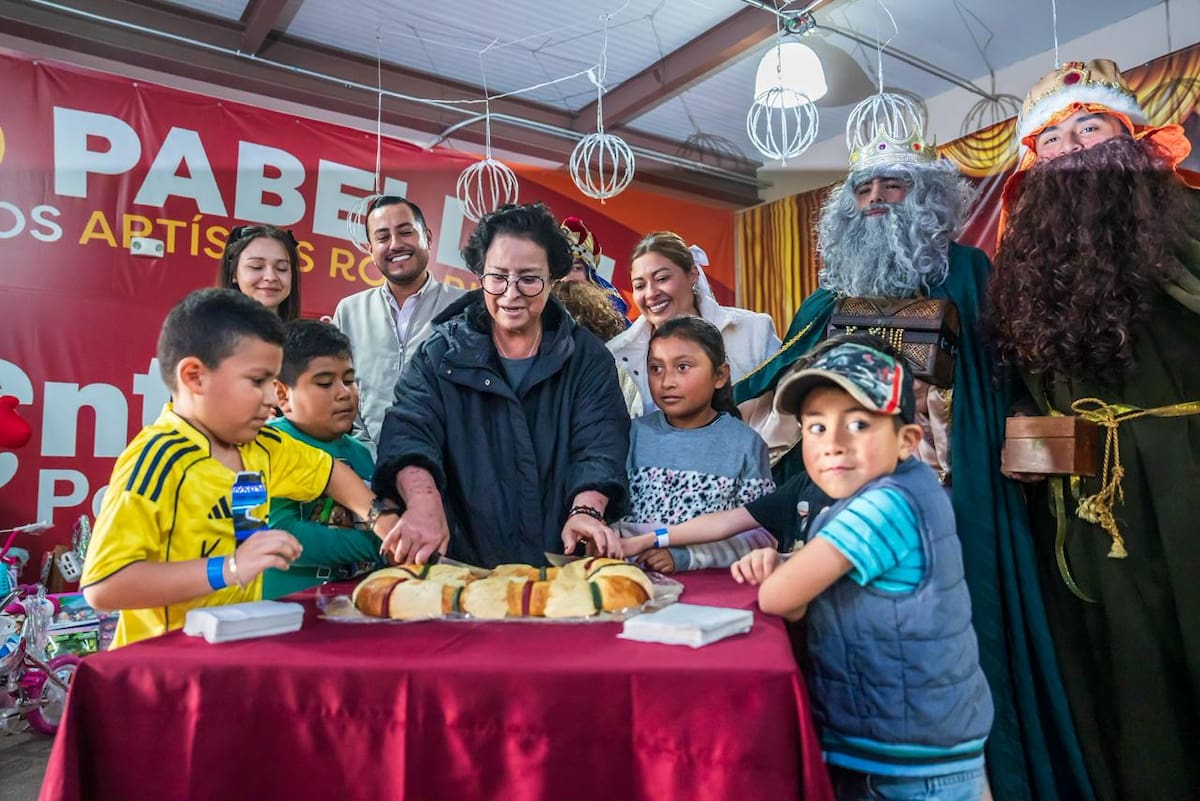 Cientos de niñas y niños acudieron junto a sus familias a la celebración del Día de Reyes realizada en la plaza Pabellón Rosarito, donde se llevó a cabo un evento de convivencia familiar. Fotos: Border Zoom