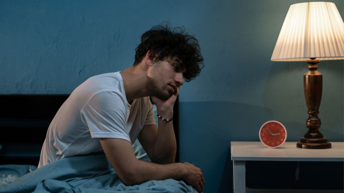 La falta de luz solar en invierno puede alterar el reloj biológico y dificultar el sueño/Foto: Canva