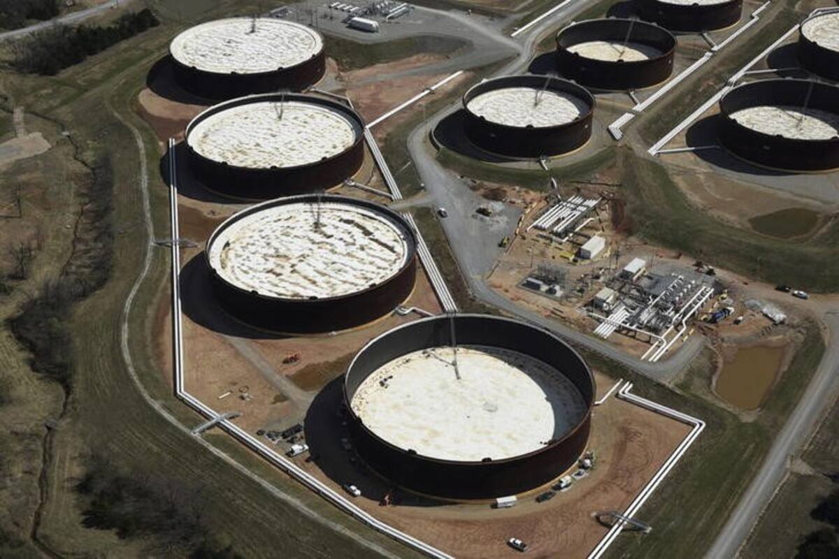 Guerra en Ucrania: Petróleo cae un 10% y mercado se enfría tras el repunte de la crisis rusa