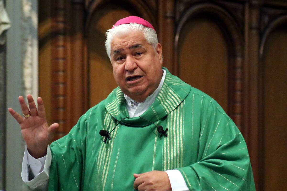 Alertan por falsificador de firmas de Arzobispo de Monterrey