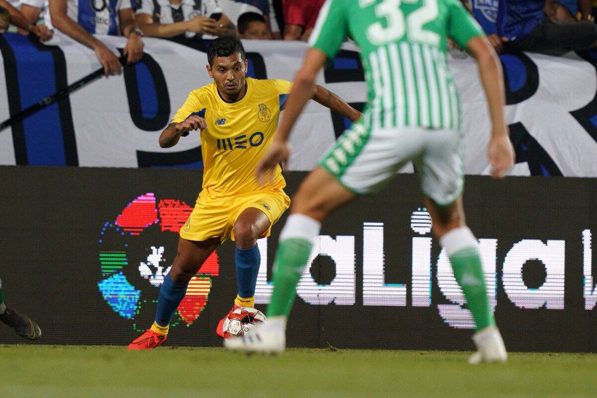 Tecatito y Porto eliminan de Copa Ibérica a Betis sin Lainez