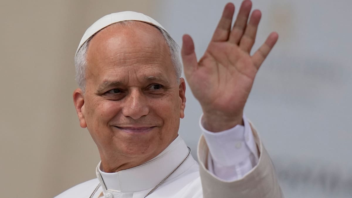 Papa León XIV comparte comida con pobres y migrantes en Castel Gandolfo; llama a combatir las causas de la pobreza