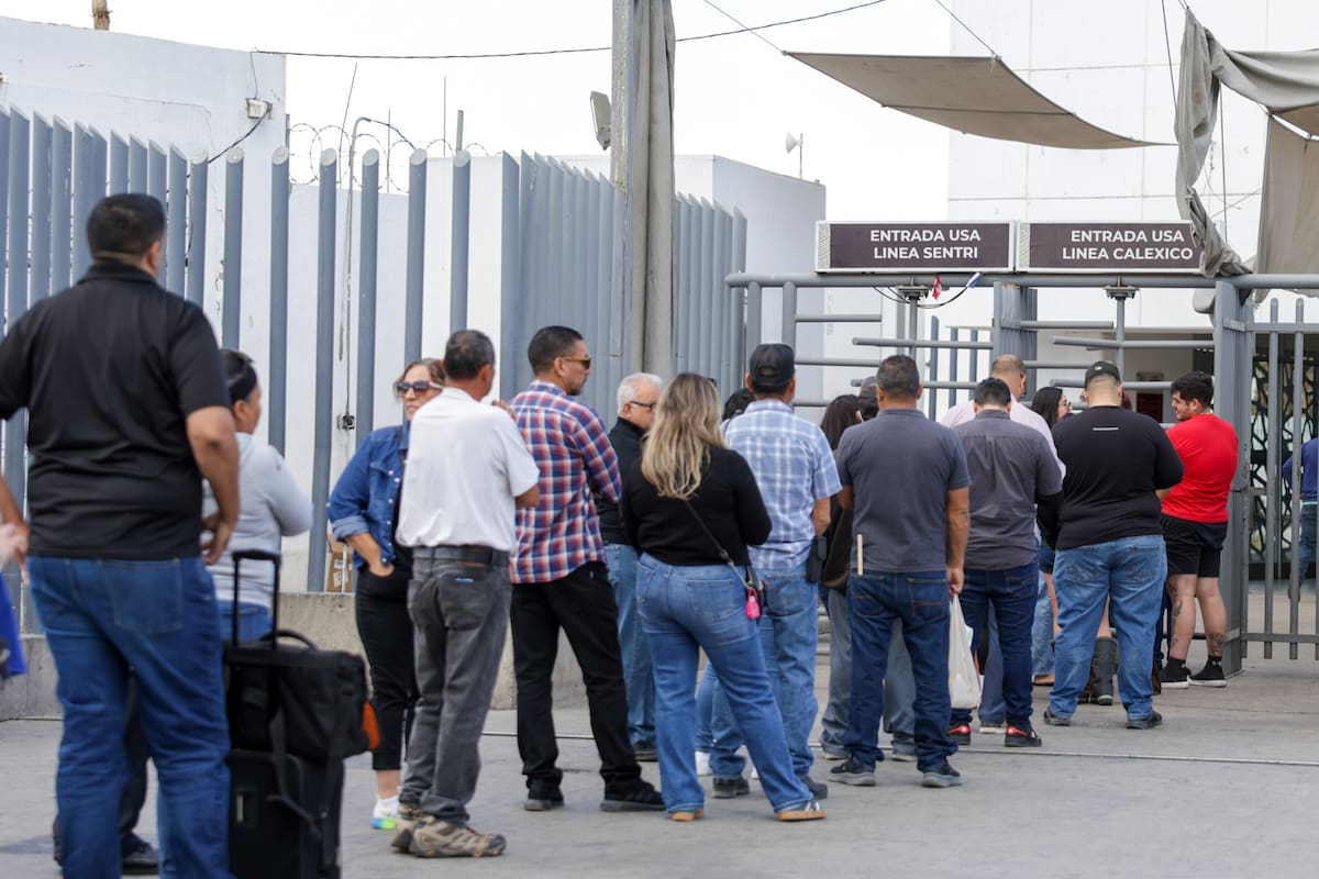 Tiempos de hasta 1 hora para cruzar a Calexico este domingo