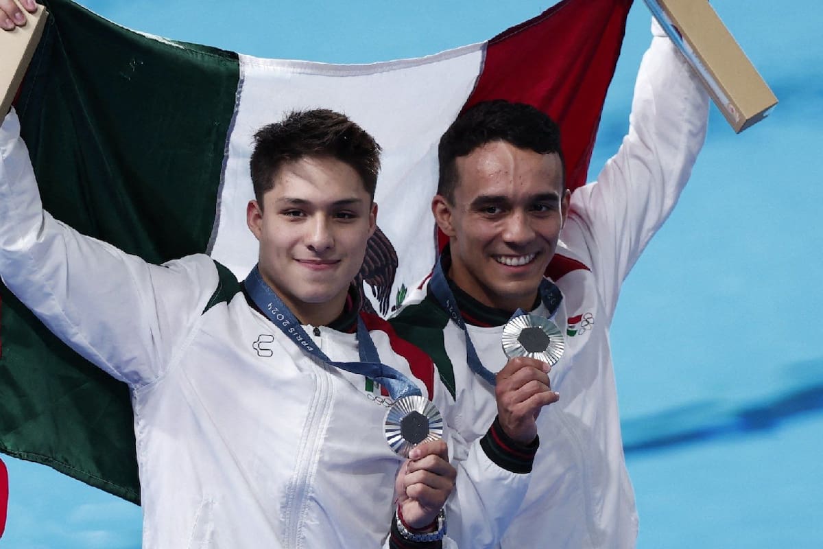 Clavadistas mexicanos ganan Plata en París 2024, a pesar de que Conade les retiró su beca
