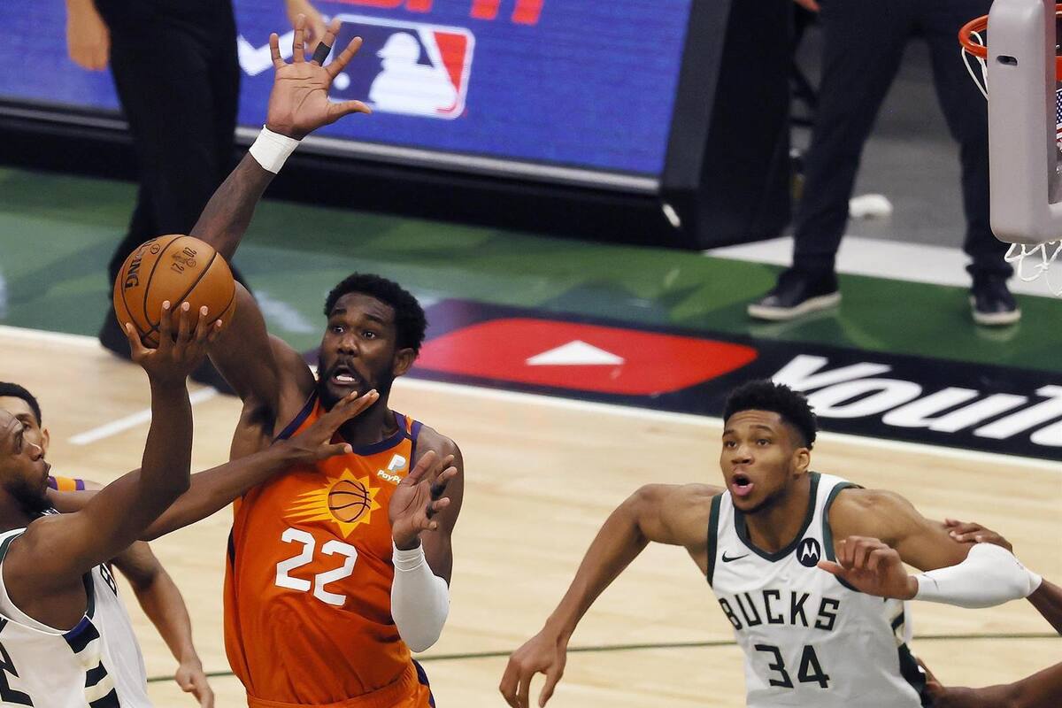 ¡Finales empatadas! Bucks se imponen a los Suns de la mano de Khris Middleton