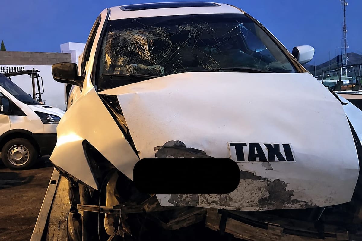 Persecución en Nogales termina con taxi abandonado y arma de fuego asegurada