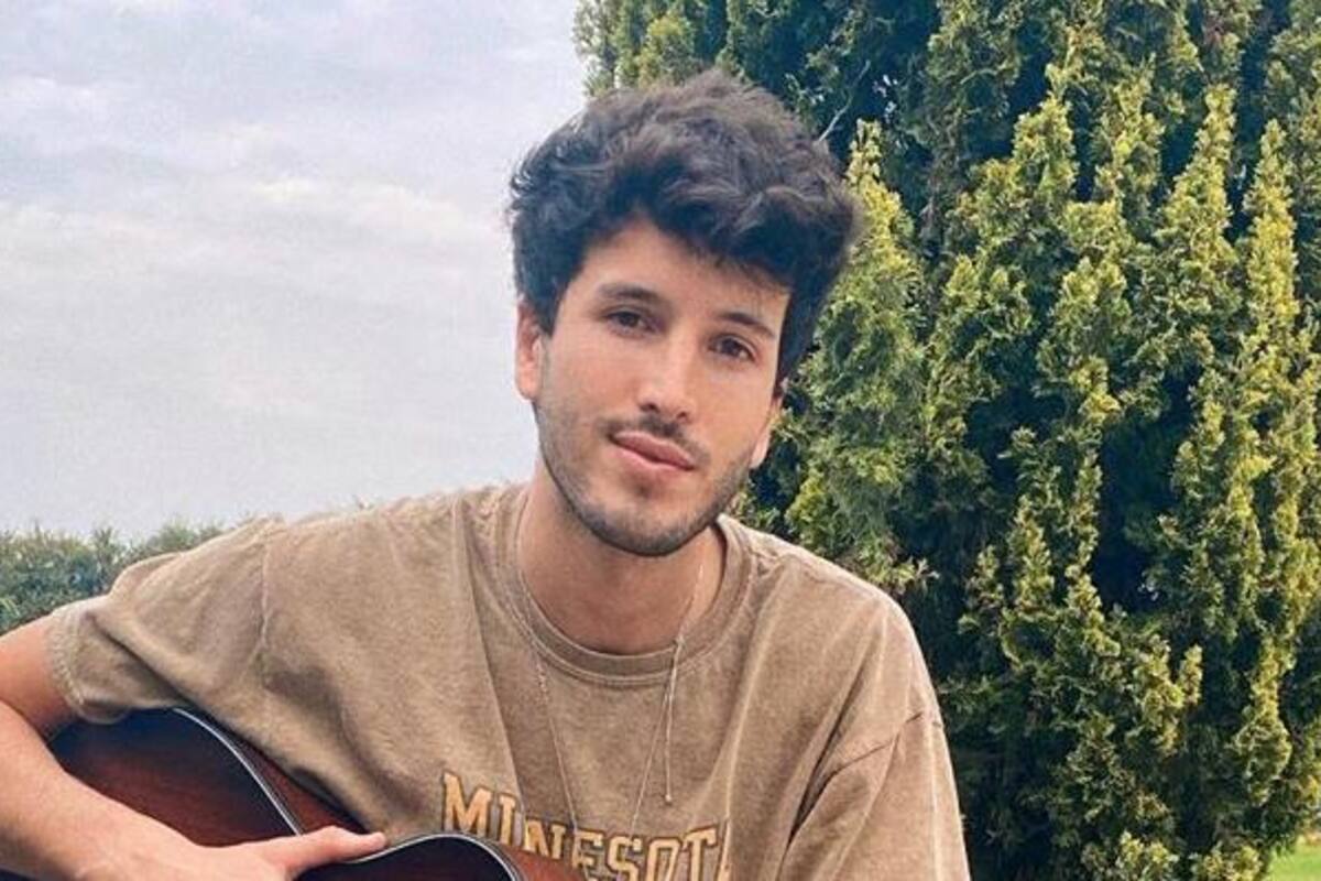 Mamá de Sebastian Yatra lo mete arrastrando a casa por cuarentena