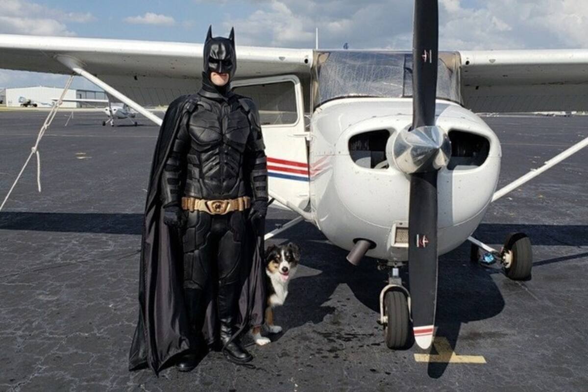 Se viste de Batman para rescatar animales