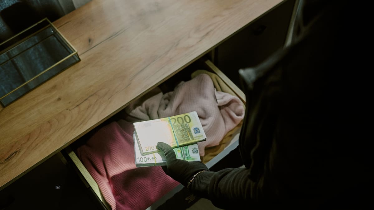 La denuncia fue presentada ante la Guardia Civil tras descubrir la ausencia de joyas familiares.