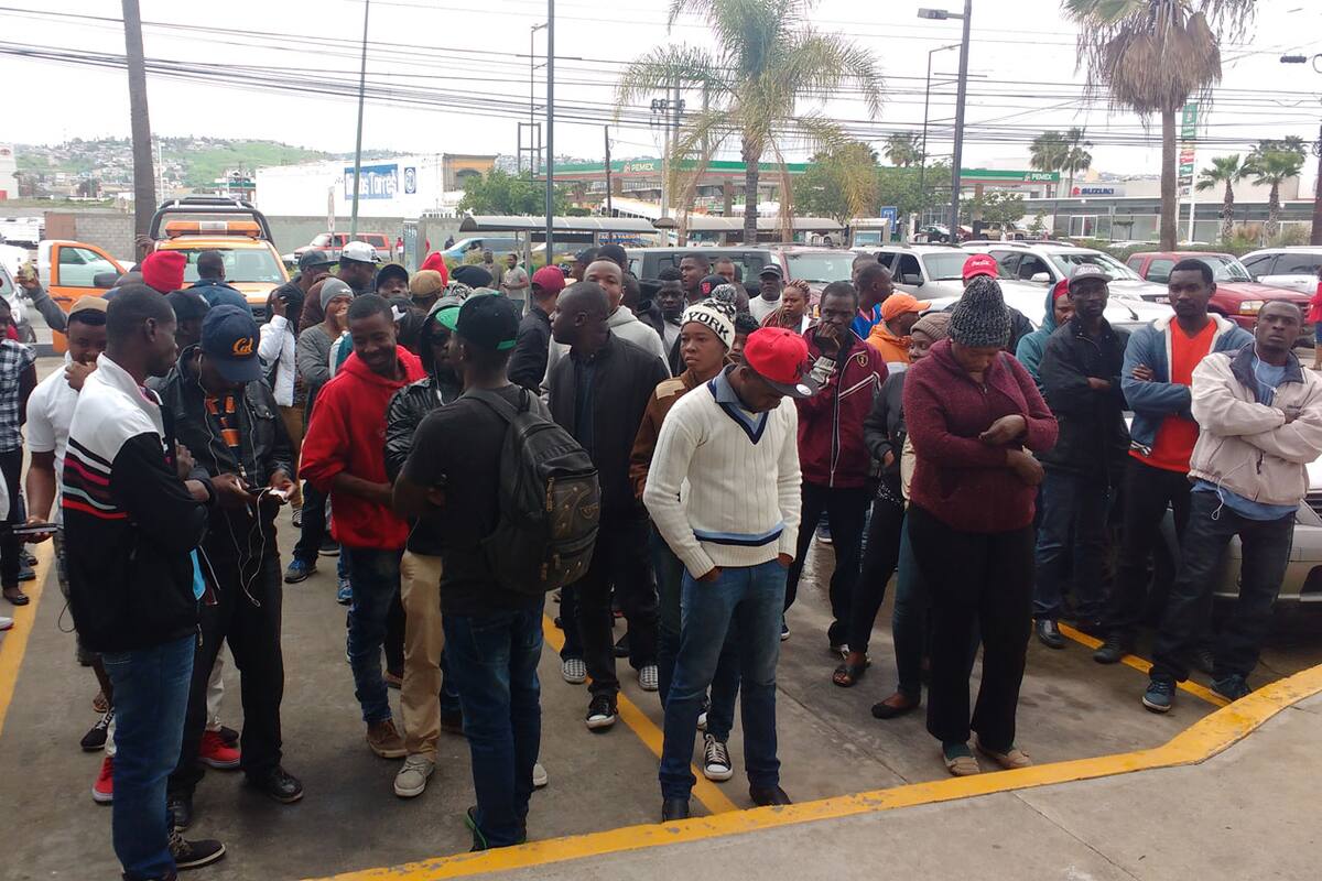 Limita el INM tarjetas humanitarias a haitianos