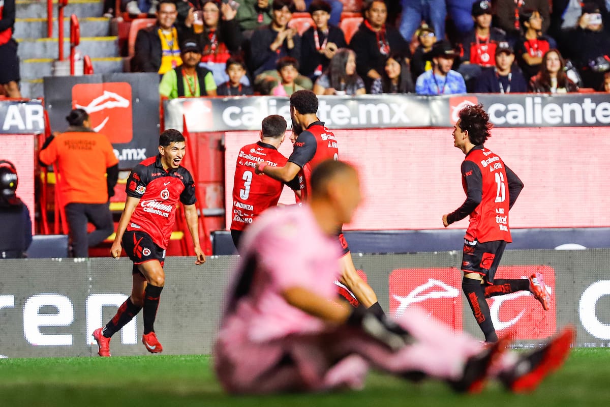 Xolos se impone Tigres con golazo de Castañeda