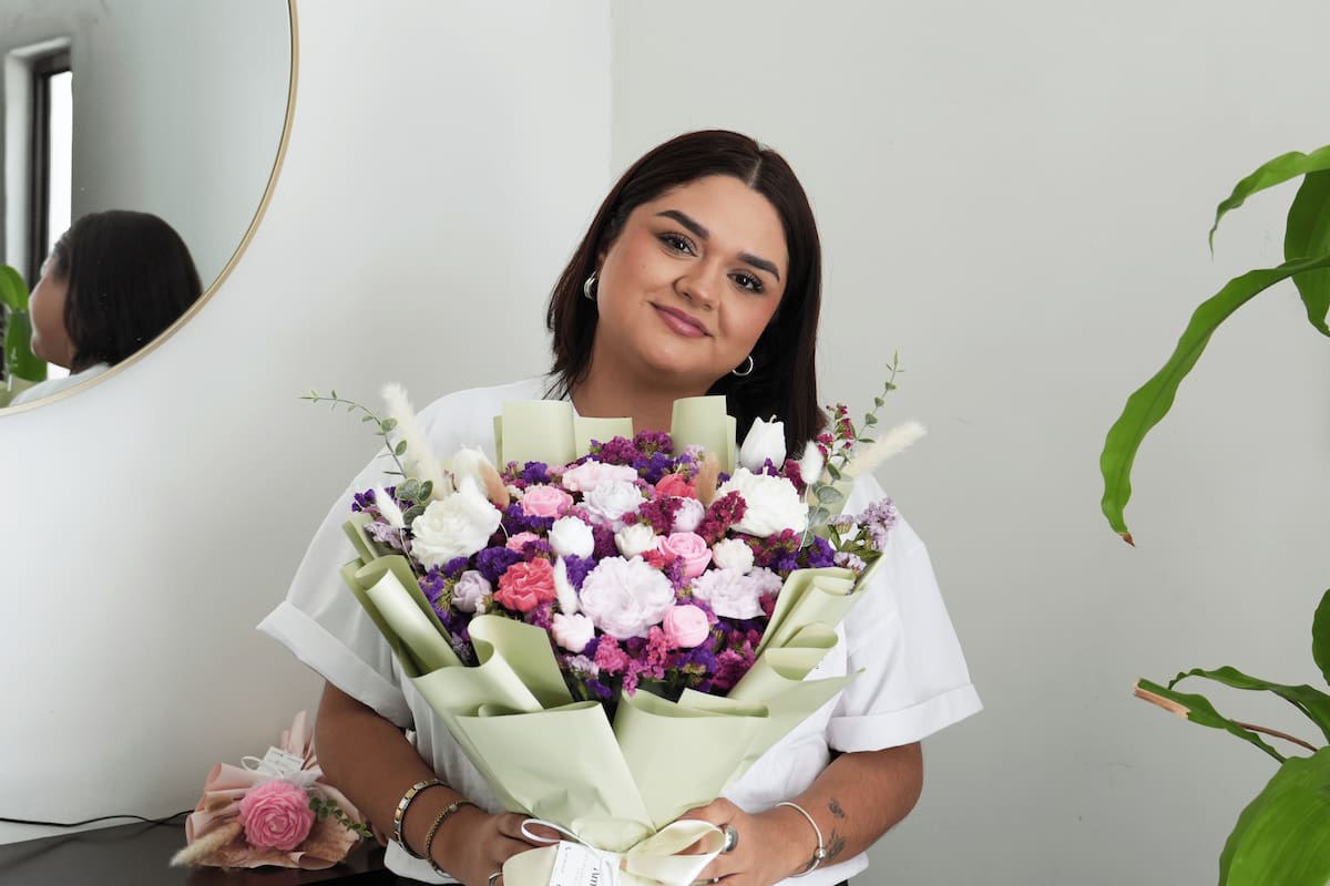 Flores que no necesitan agua: emprendedora mexicalense crea ramos con velas de cera de soya