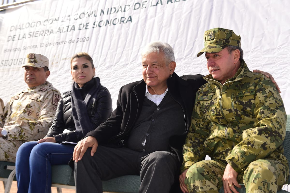 El presidente Andrés Manuel López Obrador, acompañado de la gobernadora Claudia Pavlovich, junto con los secretarios de Marina y Defensa, Rafael Ojeda Durán y Luis Cresencio Sandoval. | Banco digital GH