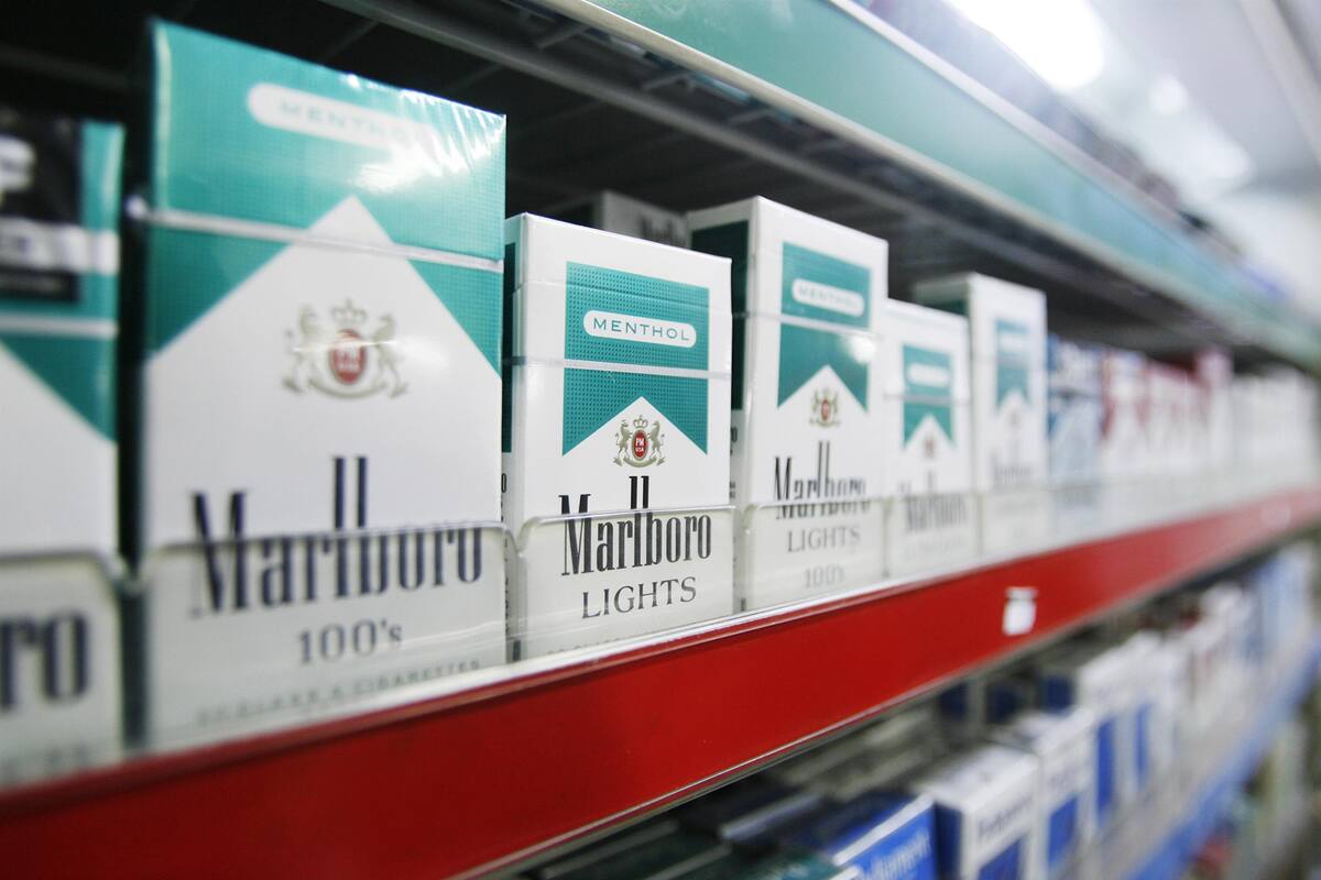Coepris prohibirá a comerciantes exhibir cajetillas de cigarros