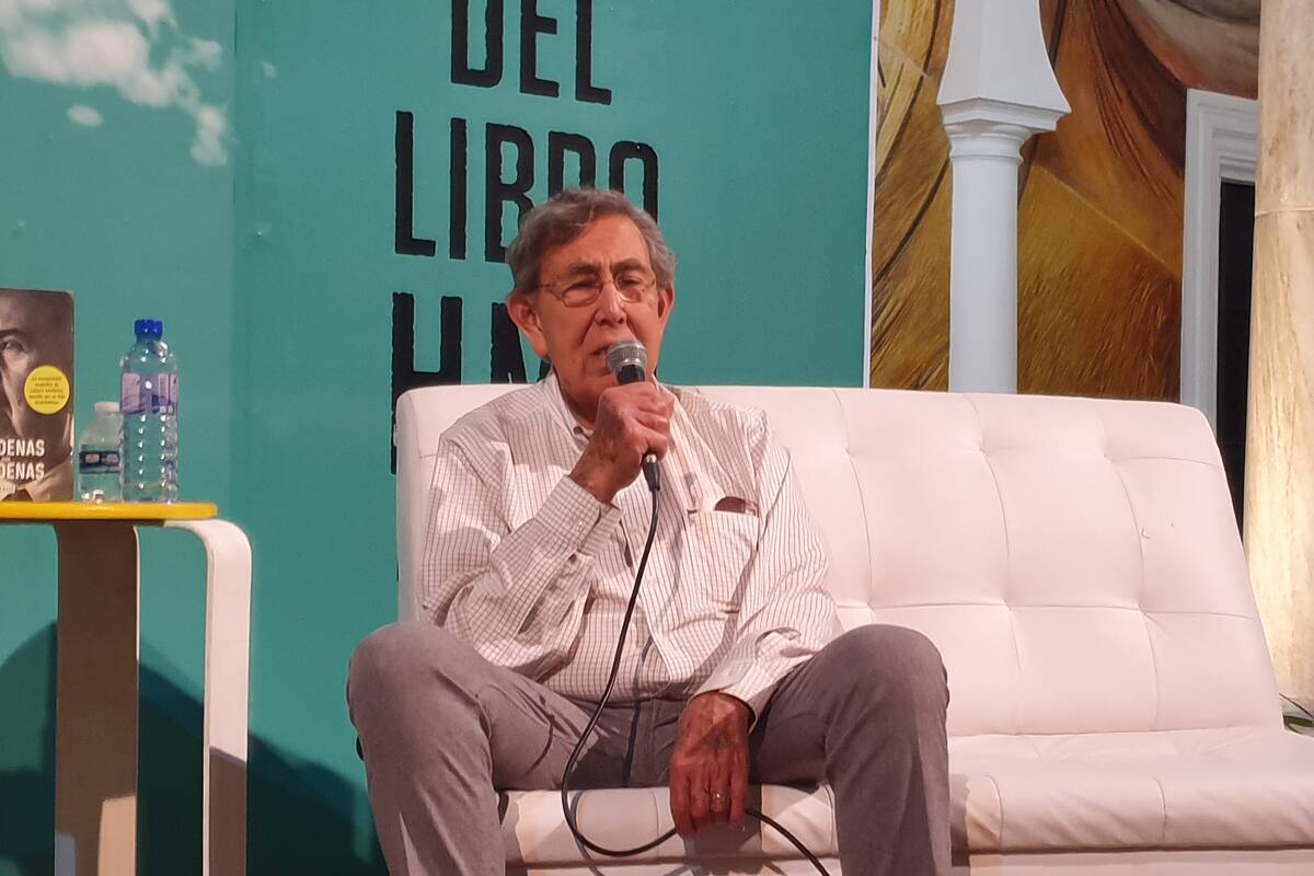 Presenta su libro Cuauhtémoc Cárdenas