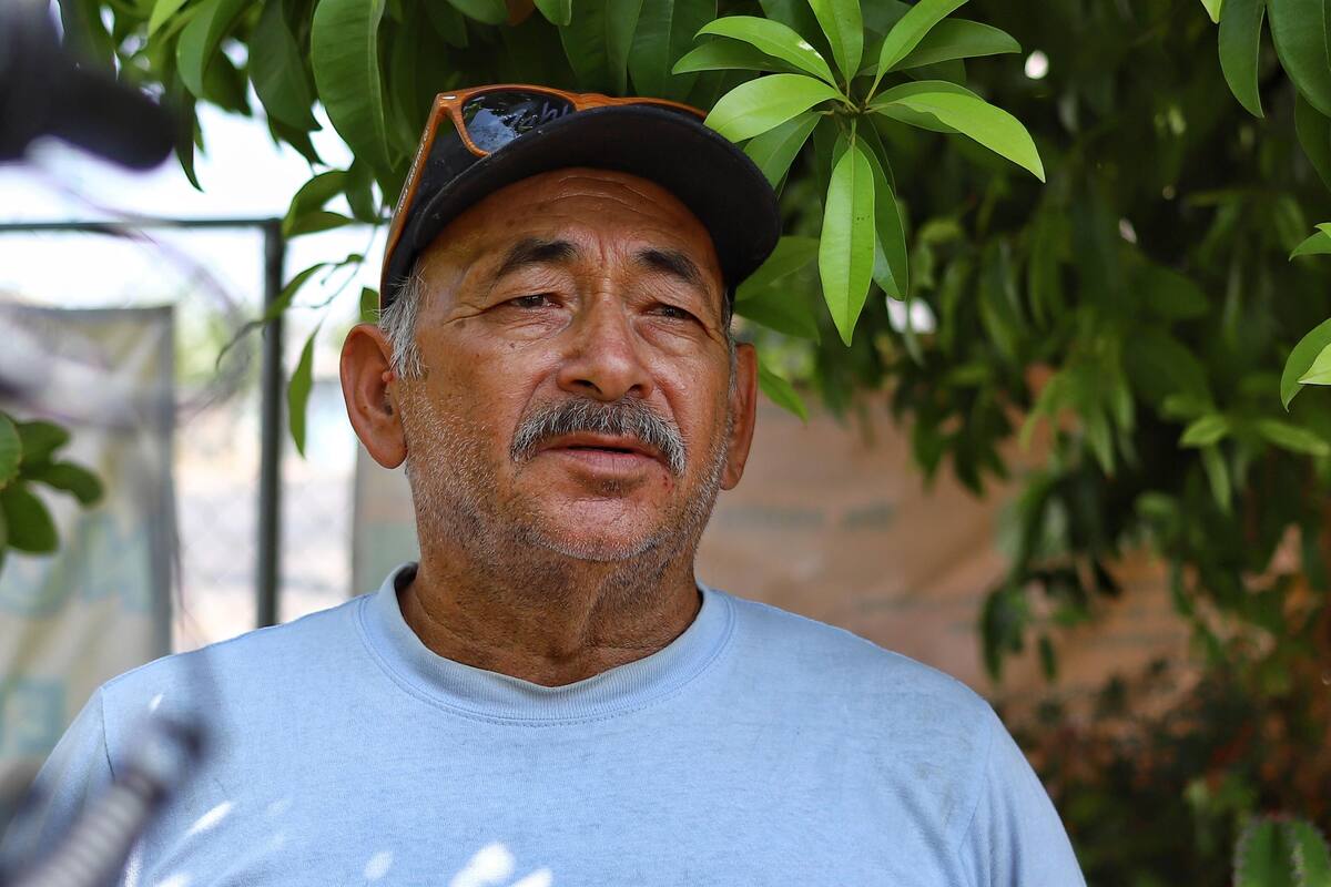 Contribuye don Cuco a reforestar la ciudad