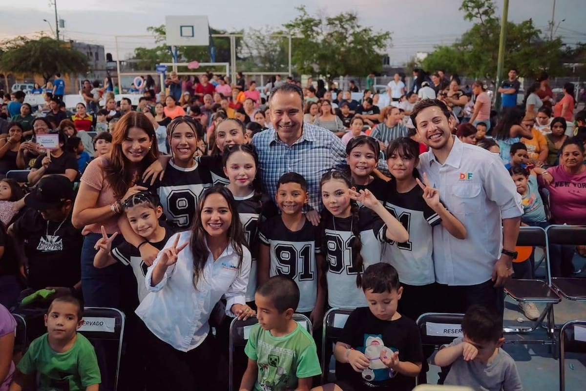Familias de la colonia Altares recibieron 500 paquetes de útiles escolares para apoyar la economía del hogar ante el próximo regreso a clases.