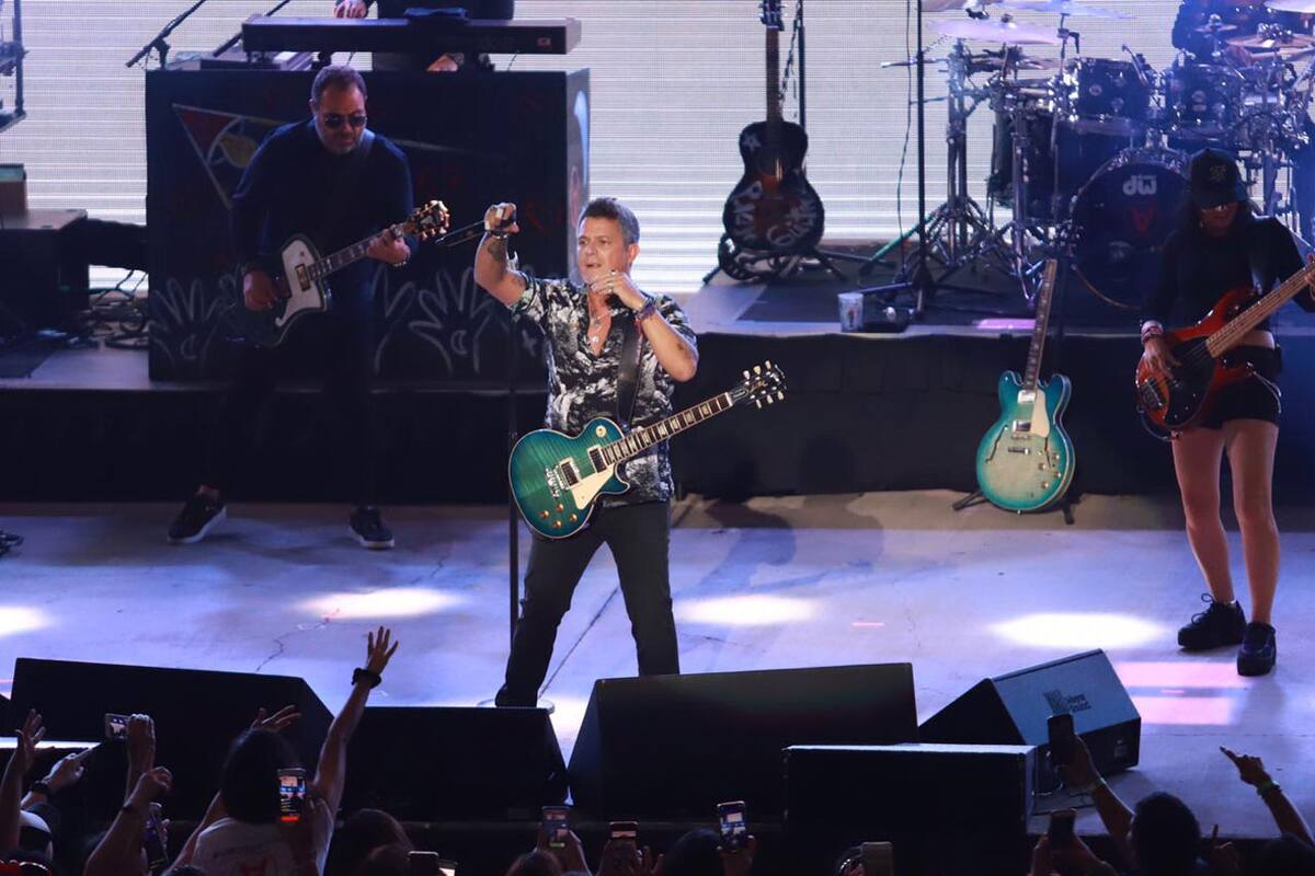 Canta Alejandro Sanz sus éxitos en San Diego