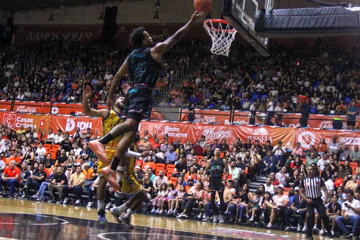 Soles luce y sigue en la cima de la LNBP
