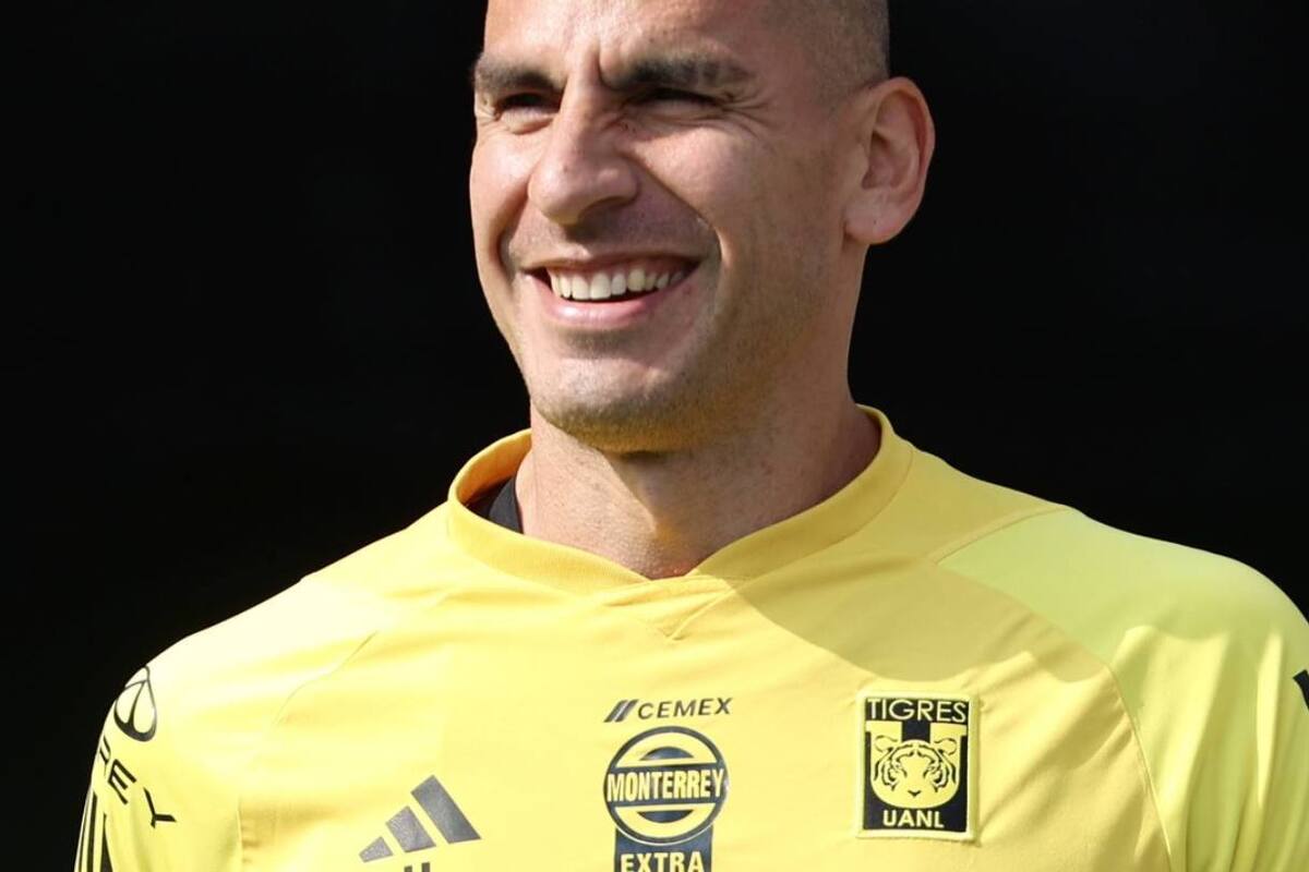 Nahuel Guzmán llega con nuevo look a la pretemporada de Tigres