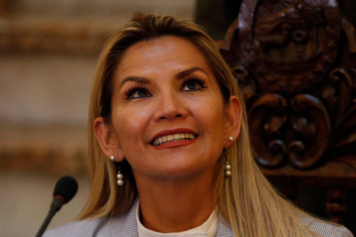 Senado de Bolivia busca ampliar el "mandato" de Áñez