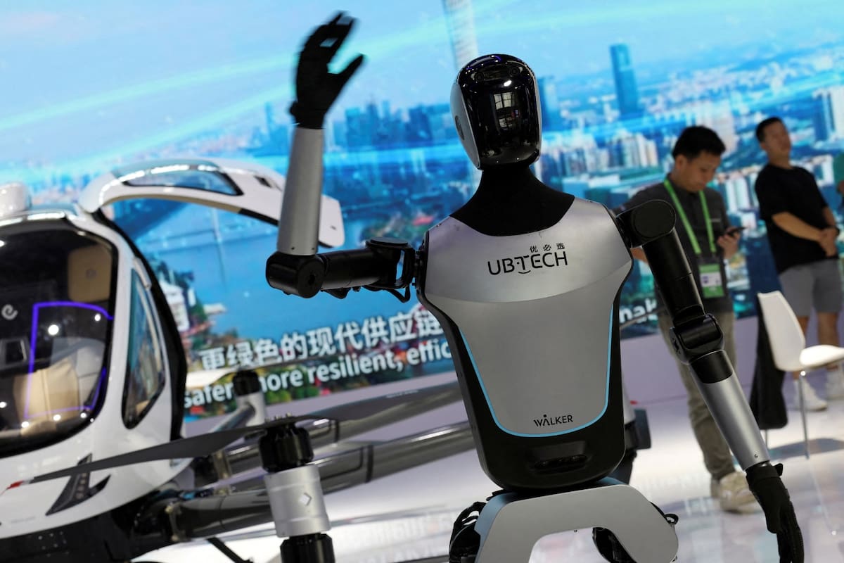 UBTECH pone en preventa en China robots humanoides que recuerdan conversaciones: cuánto cuestan, qué funciones están confirmadas y qué límites de batería, privacidad y uso debe conocer antes de comprar uno para su hogar