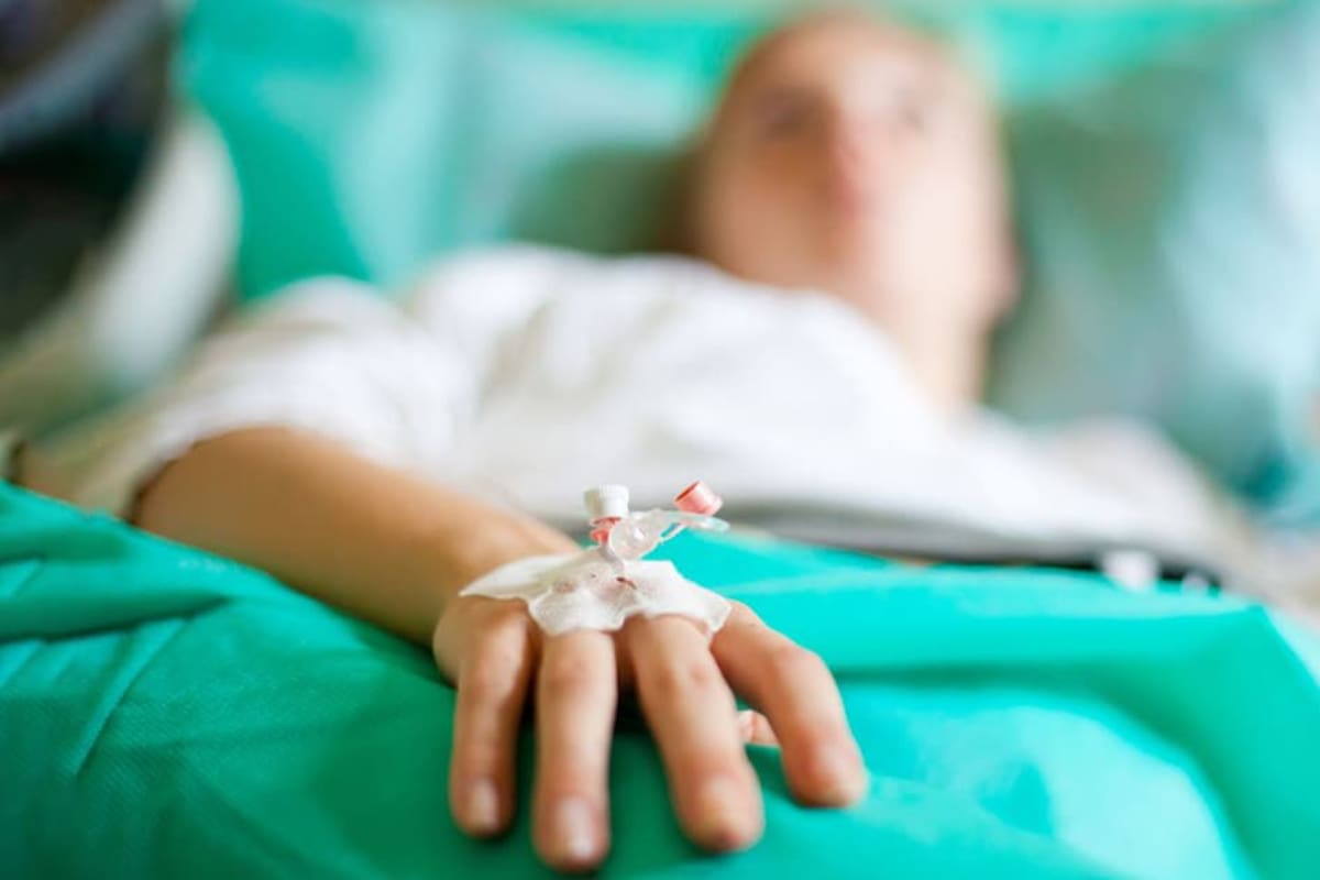 INEGI revela que México vive una dualidad en mortalidad: la población general muere mayoritariamente por enfermedades crónicas no transmisibles y la población joven enfrenta un riesgo letal por homicidios, evidenciando la necesidad de políticas públicas integrales en salud y seguridad