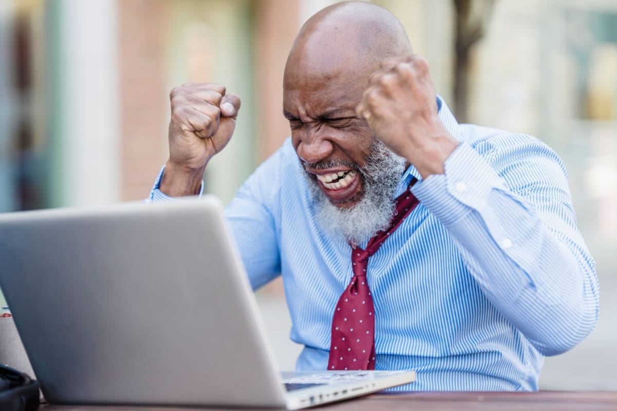 Golpear y gritar no ayuda: la verdad sobre desahogarse cuando estás enojado