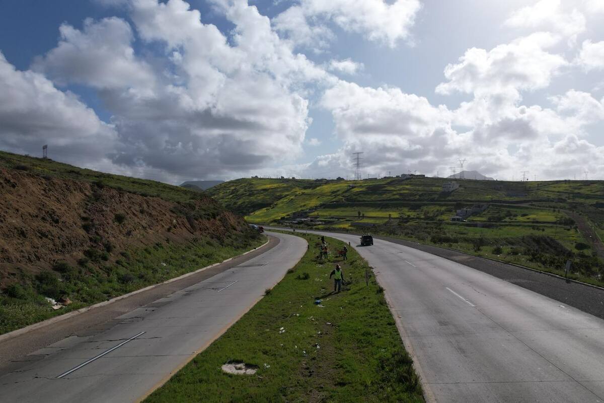 Para estos trabajos se cuenta con un frente de trabajo con dos retroexcavadoras, un camión de volteo, herramienta menor y señalización preventiva para delimitar la zona de trabajo.