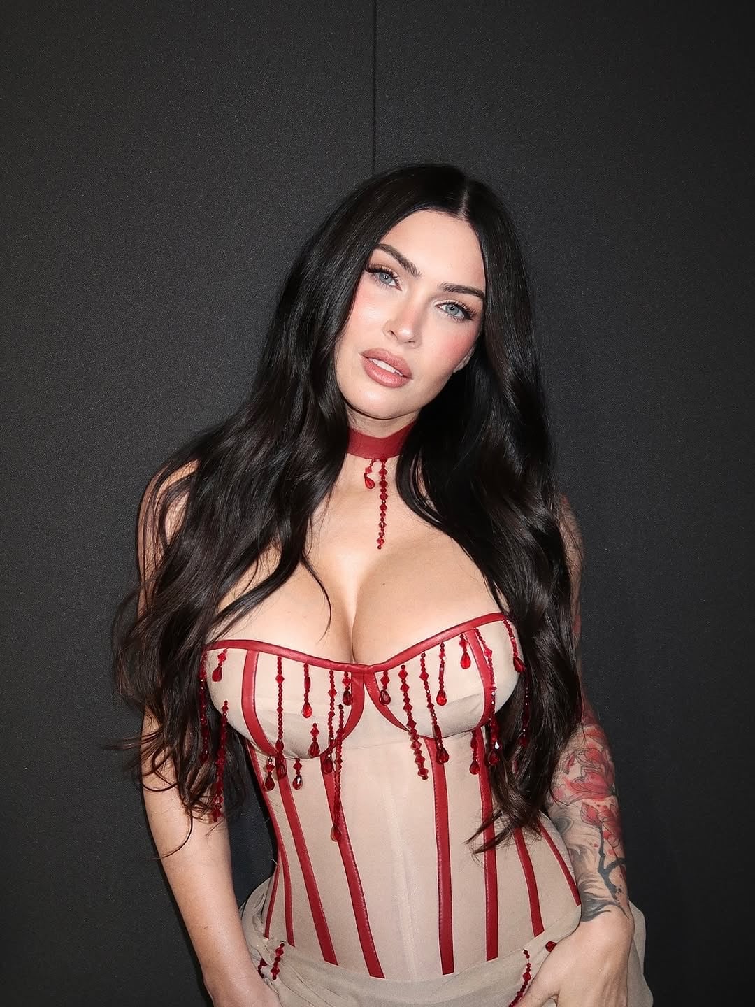 Megan Fox | Cuenta de X: @BuzzingPop