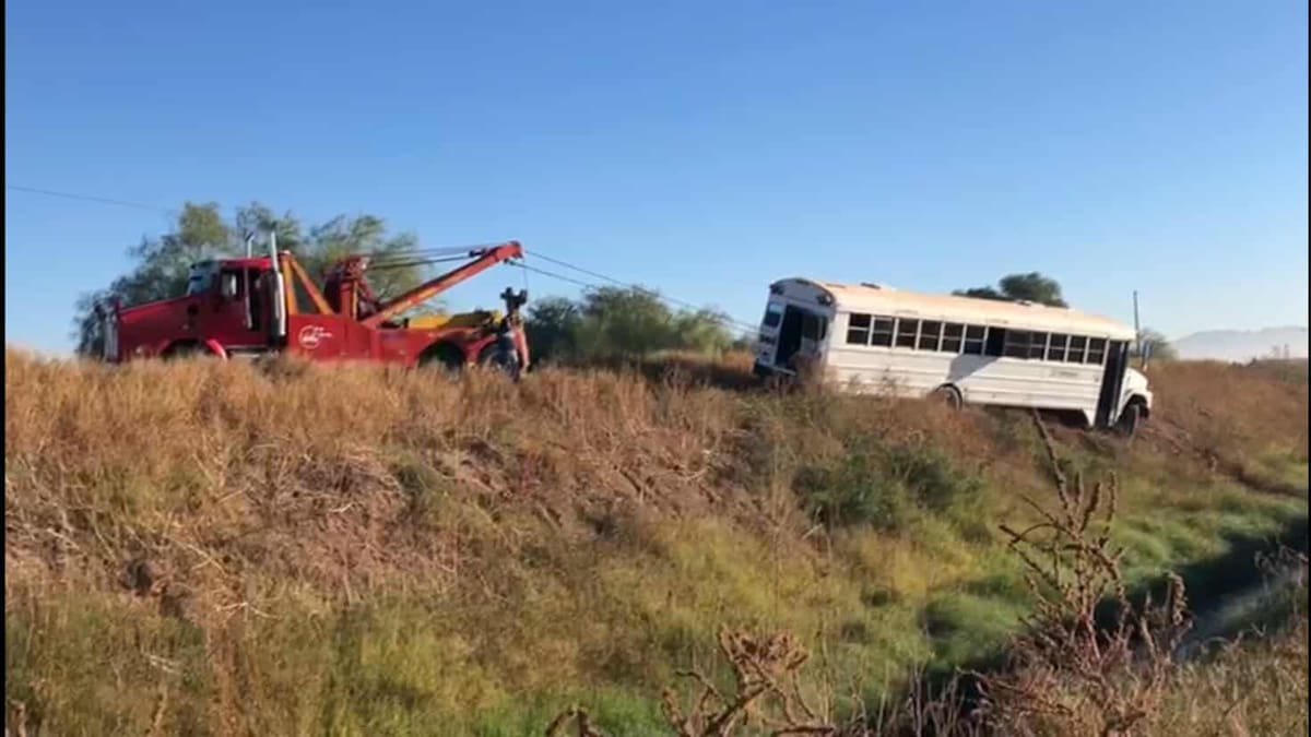 Para evitar el impacto, el conductor del camión realizó una maniobra evasiva.