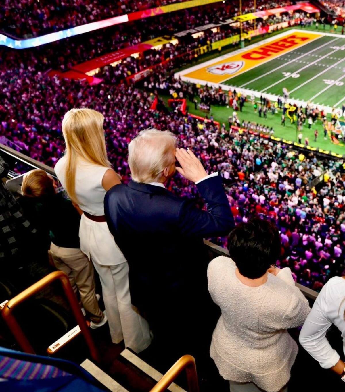 Donald Trump y su hija Ivanka en el Super Bowl el 9 de febrero del 2025. | Crédito: X @IvankaTrump