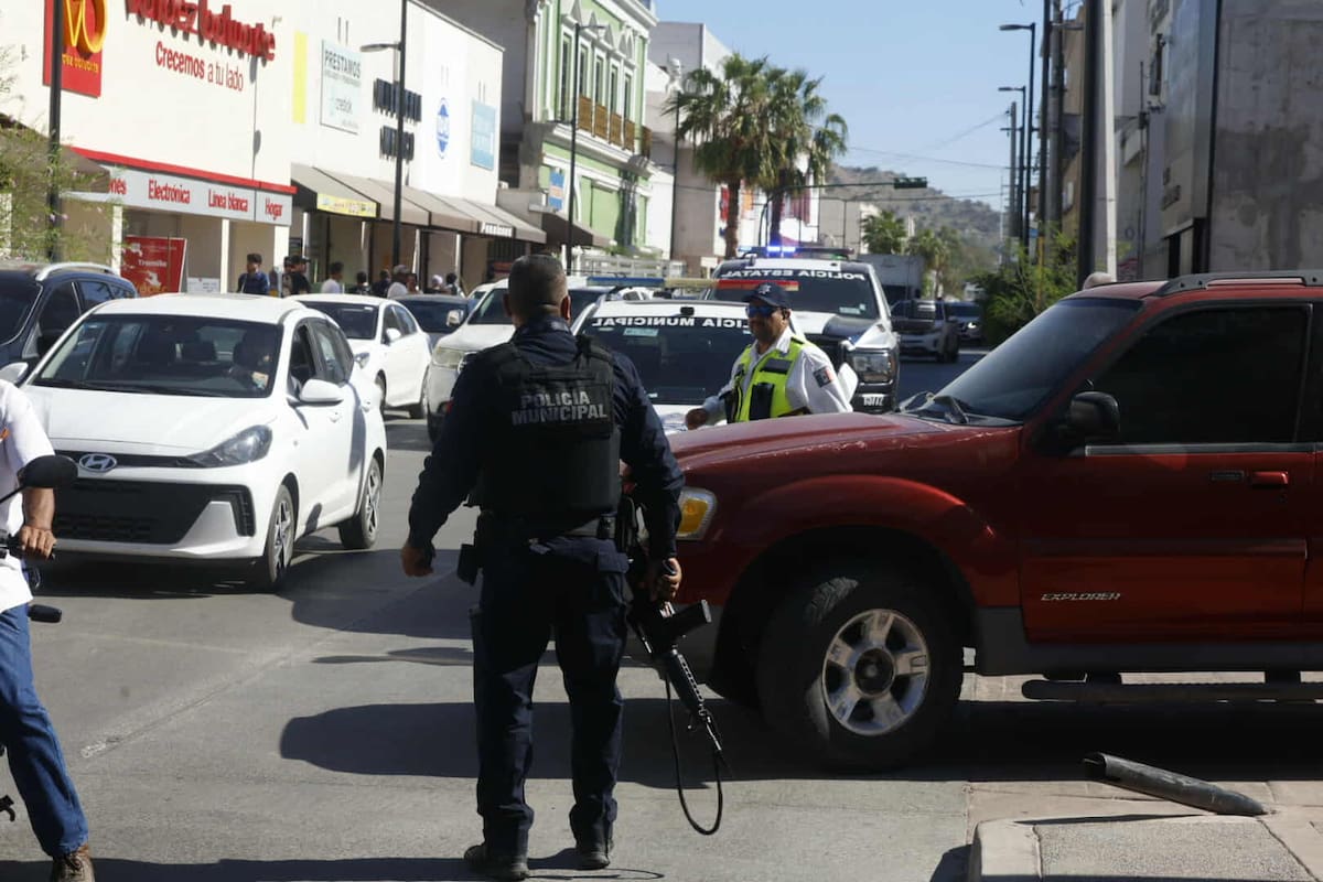 Movilización policiaca en Hermosillo tras reporte de secuestro en banco del Centro