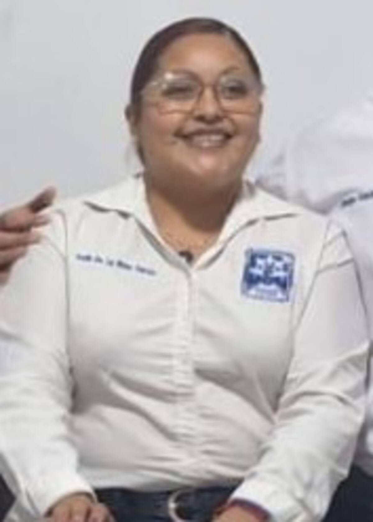 Ivette De La Rosa, quien cursa el sexto semestre es alumna de excelencia, madre soltera de dos menores de edad y está al cuidado de sus padres mayores. Estudia y trabaja al mismo tiempo.