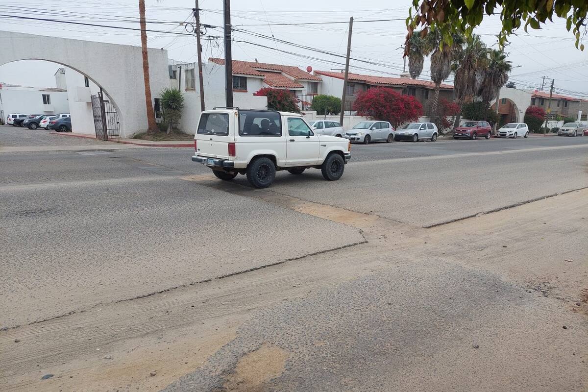 La vialidad requiere varias reparaciones.