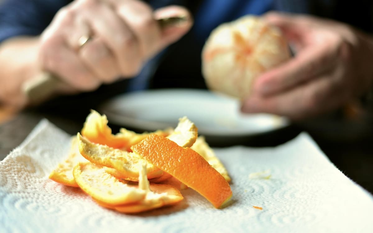 La cáscara de naranja puede transformarse en un recurso valioso y multifuncional. | Foto: Pixabay
