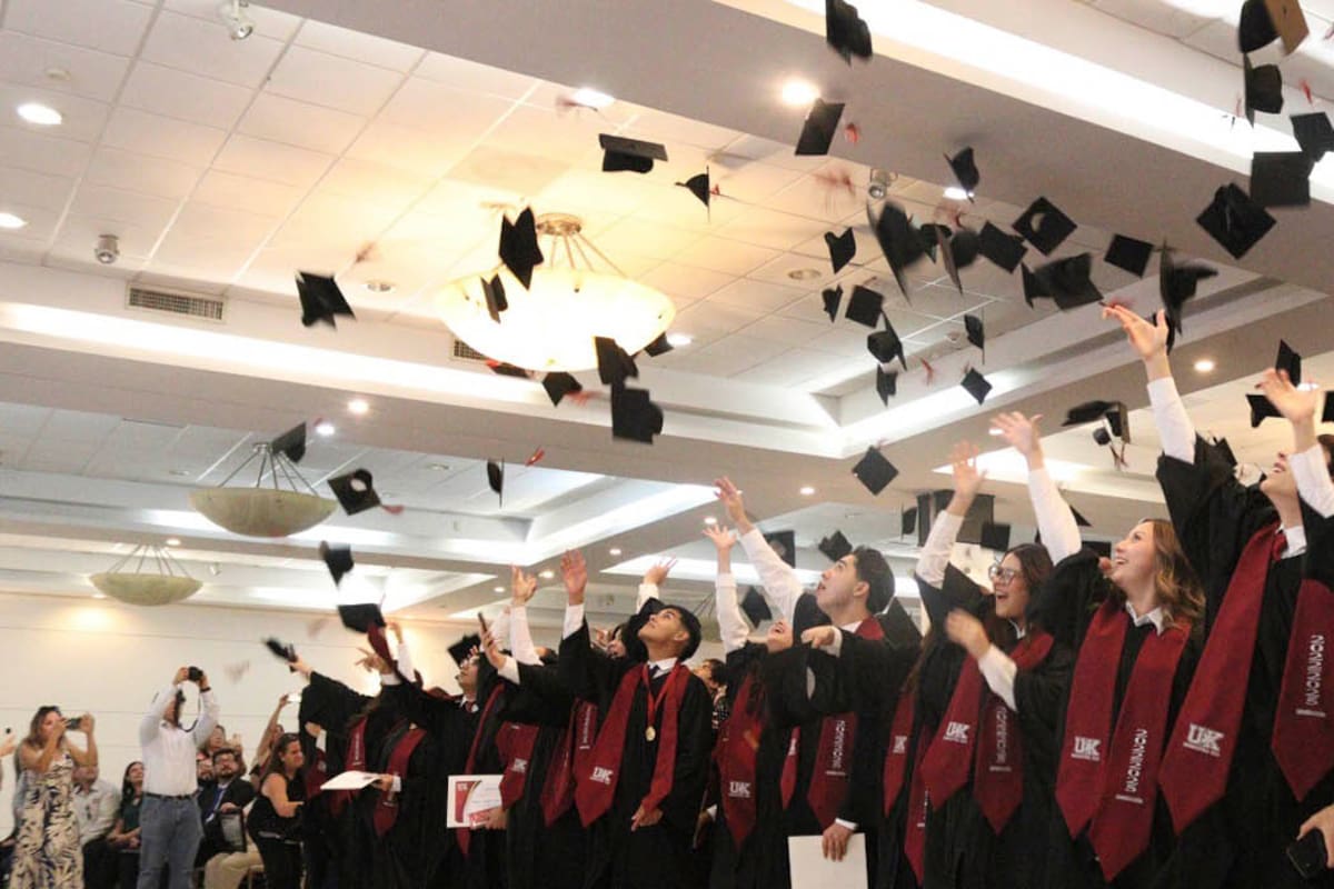 “Una generación que comienza con fuerza”: emotiva graduación en Preparatoria Kino