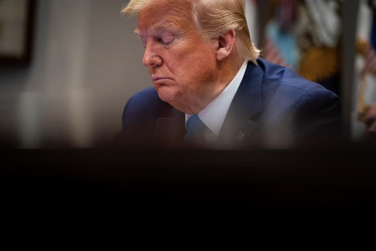 Donald Trump estudia congelar fondos de EU a la OMS; la acusa de favorecer a China