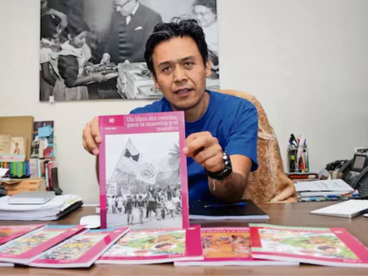 Marx Arriaga firmó 105 plazas docentes antes de su destitución como director general de Materiales Educativos de la SEP, efectiva el 16 de febrero, según oficio oficial