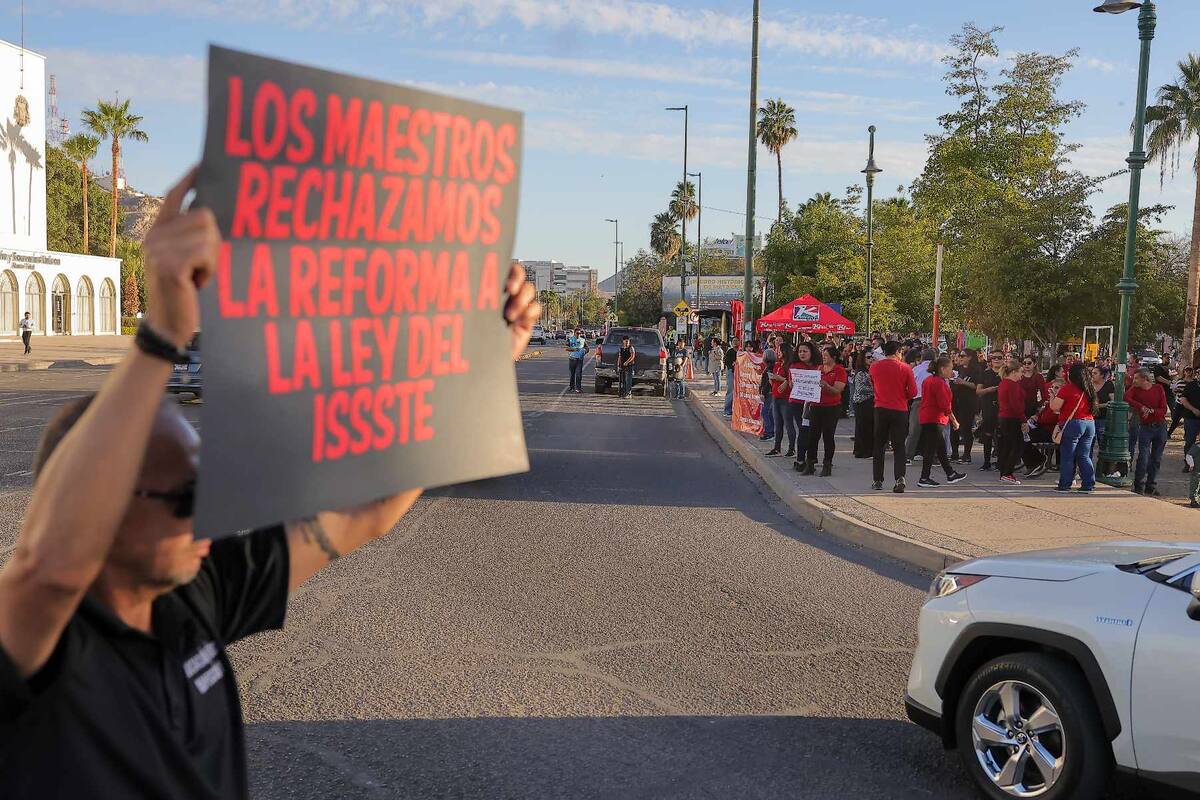 Realizan mitin maestros de la sección 28 y 54 del SNTE en contra de la reforma del Issste