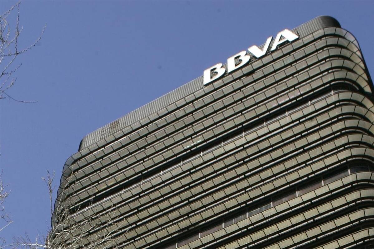 Empleados de BBVA España se manifiestan ante recorte de personal