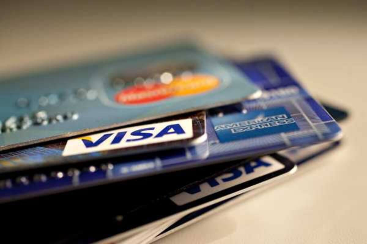 Las tarjetas de débito incluyen diferentes cargos que a veces pasan desapercibidos y que pueden mermar tu dinero sin que te des cuenta