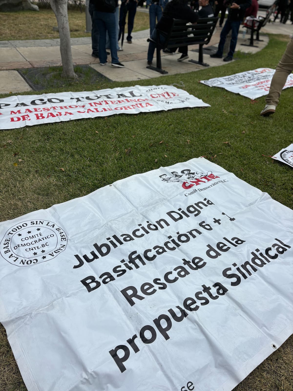 Integrantes de la CNTE señalaron que la falta de pagos, el estrés laboral y la pérdida de derechos han provocado una disminución en el interés de jóvenes por estudiar docencia en Baja California. Foto: Lorena Salinas
