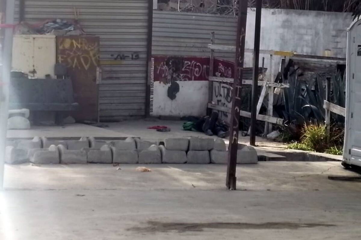 Encuentran a hombre muerto en taller, al parecer por hipotermia