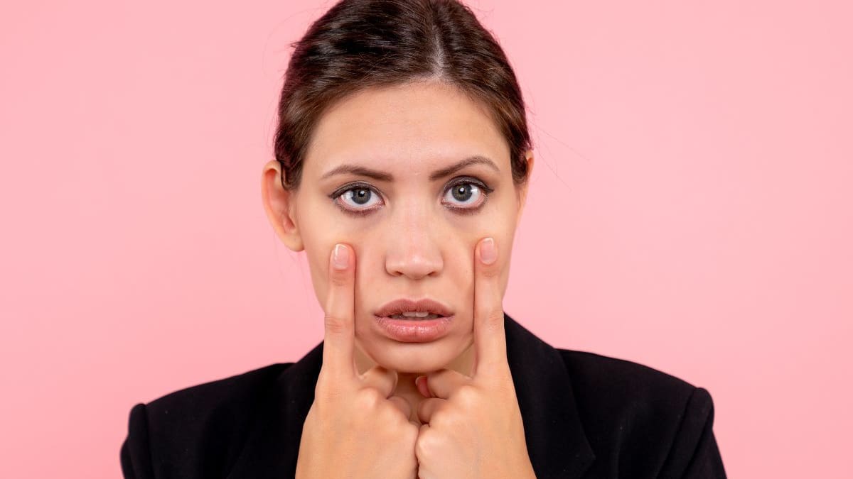 Reduce las ojeras de forma efectiva con estos consejos prácticos que sí funcionan; por qué aparecen y qué errores evitar